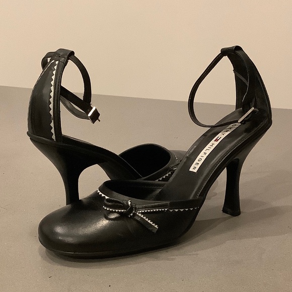 Tommy Hilfiger black leather round toe ankle strap high heel size 8.5M - Picture 1 of 10